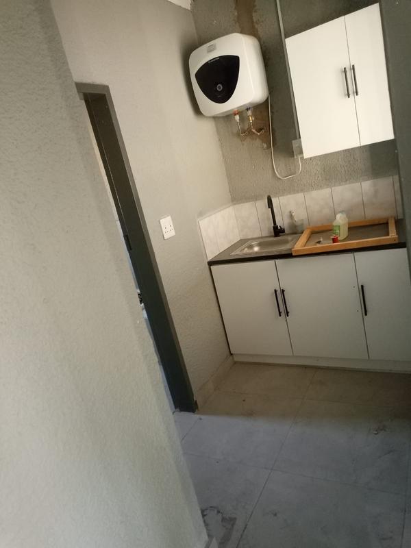 To Let 1 Bedroom Property for Rent in Glen Marais Gauteng