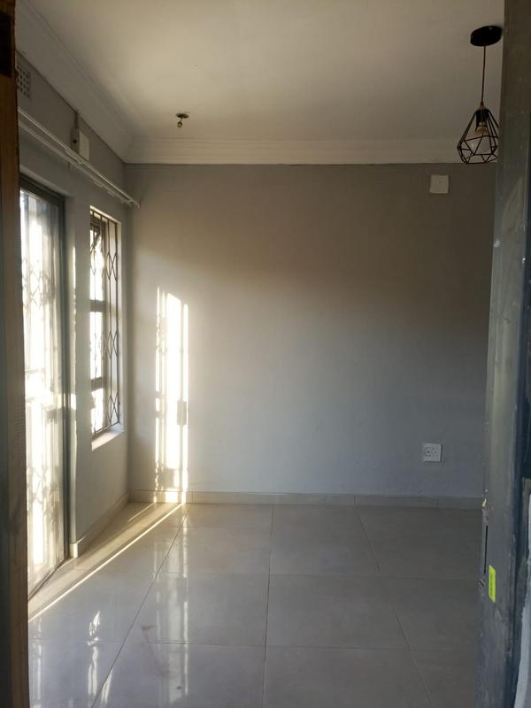 To Let 1 Bedroom Property for Rent in Glen Marais Gauteng