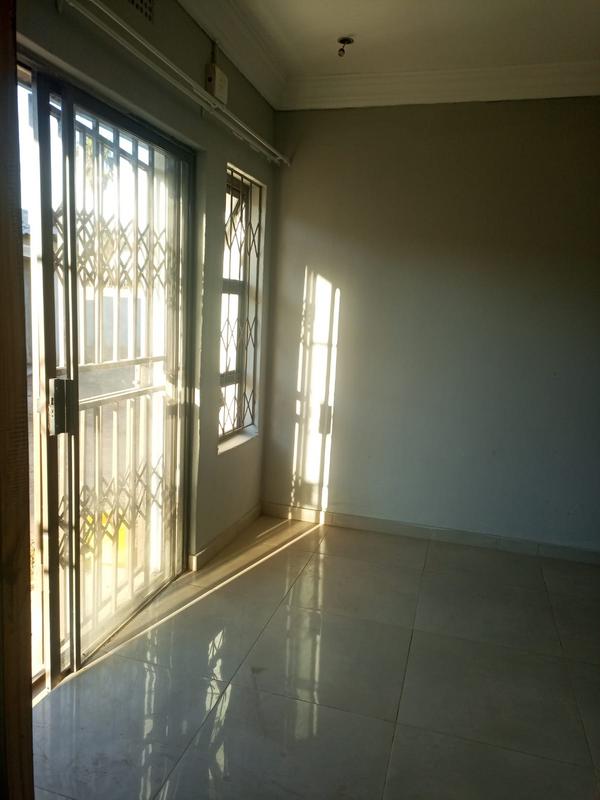 To Let 1 Bedroom Property for Rent in Glen Marais Gauteng