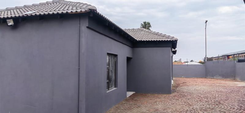 To Let 1 Bedroom Property for Rent in Glen Marais Gauteng