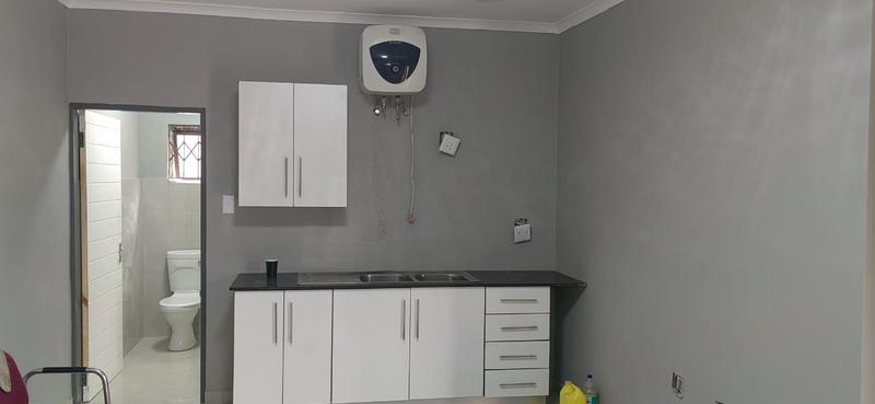 To Let 1 Bedroom Property for Rent in Glen Marais Gauteng