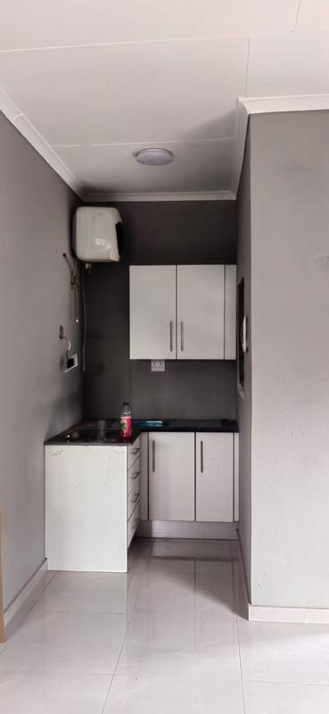 To Let 1 Bedroom Property for Rent in Glen Marais Gauteng