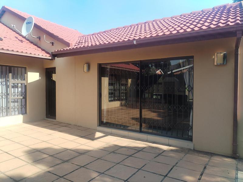To Let 3 Bedroom Property for Rent in Weltevreden Park Gauteng