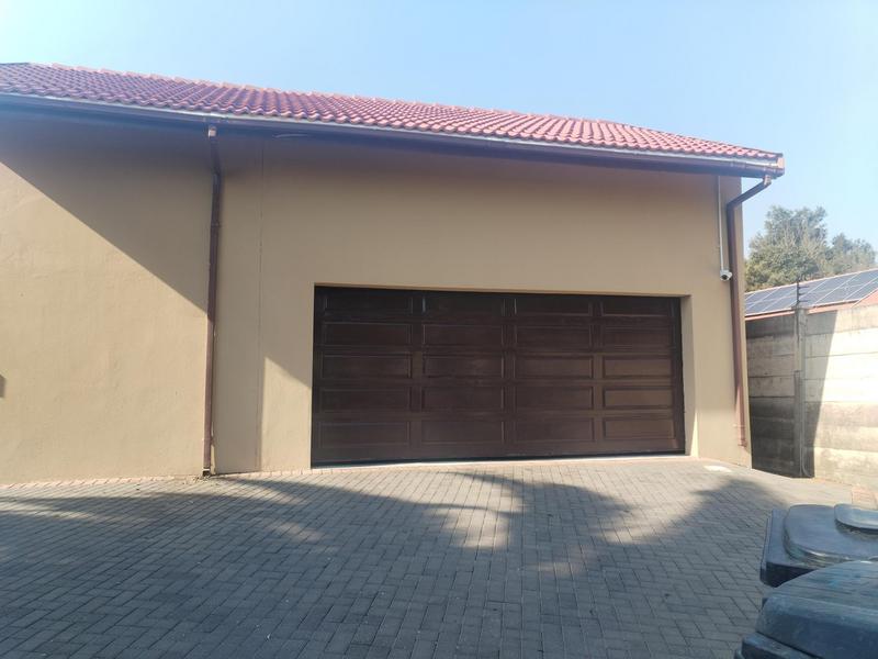 To Let 3 Bedroom Property for Rent in Weltevreden Park Gauteng