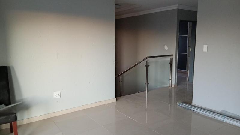 To Let 4 Bedroom Property for Rent in Wildtuinpark Gauteng