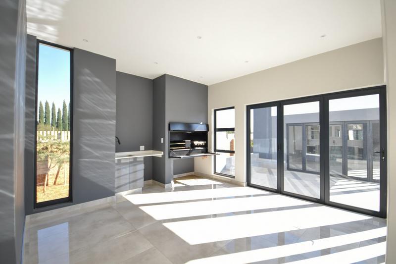 5 Bedroom Property for Sale in Midstream Estate Gauteng