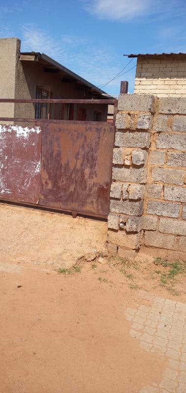 7 Bedroom Property for Sale in Tshepisong Gauteng
