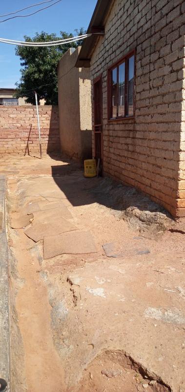 7 Bedroom Property for Sale in Tshepisong Gauteng
