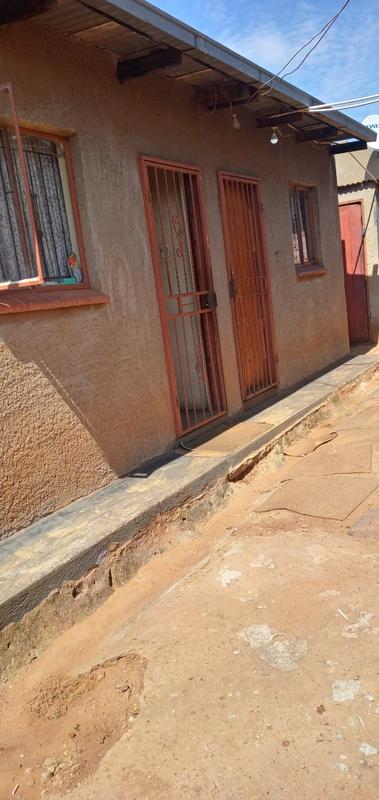 7 Bedroom Property for Sale in Tshepisong Gauteng