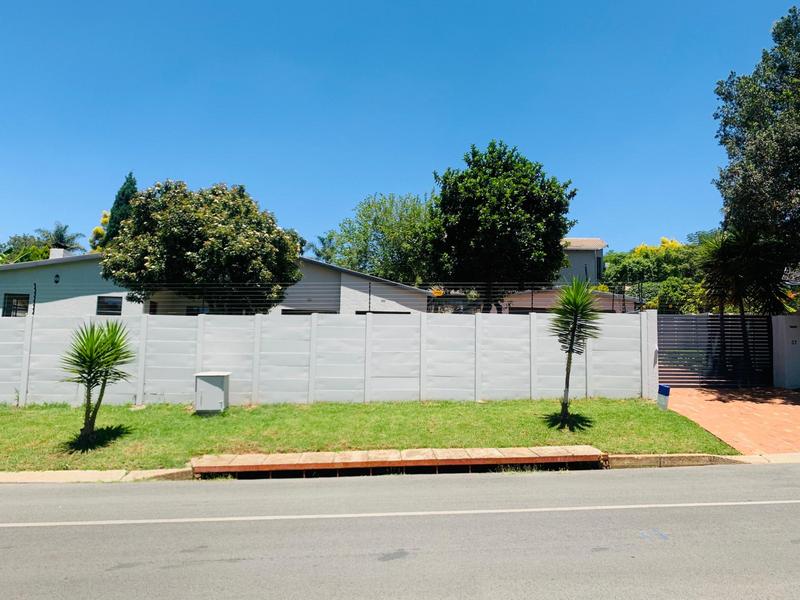 To Let 4 Bedroom Property for Rent in Blairgowrie Gauteng