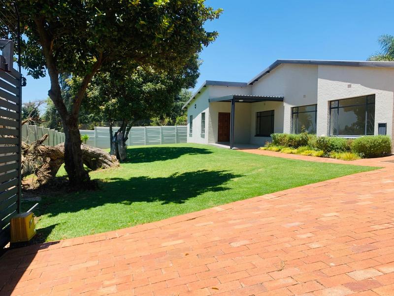 To Let 4 Bedroom Property for Rent in Blairgowrie Gauteng