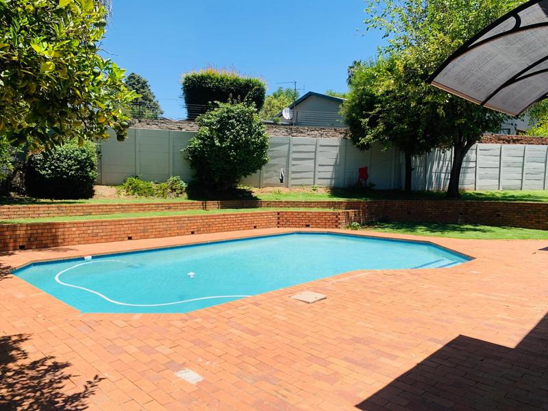 To Let 4 Bedroom Property for Rent in Blairgowrie Gauteng