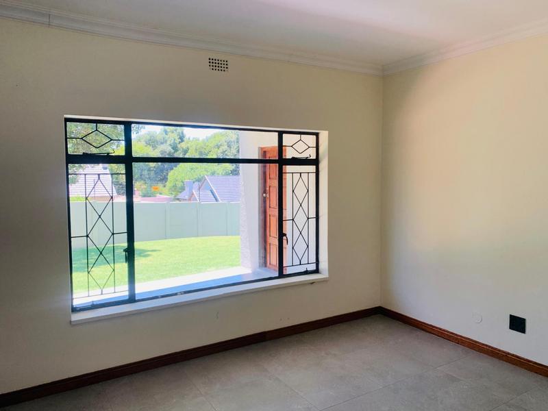 To Let 4 Bedroom Property for Rent in Blairgowrie Gauteng