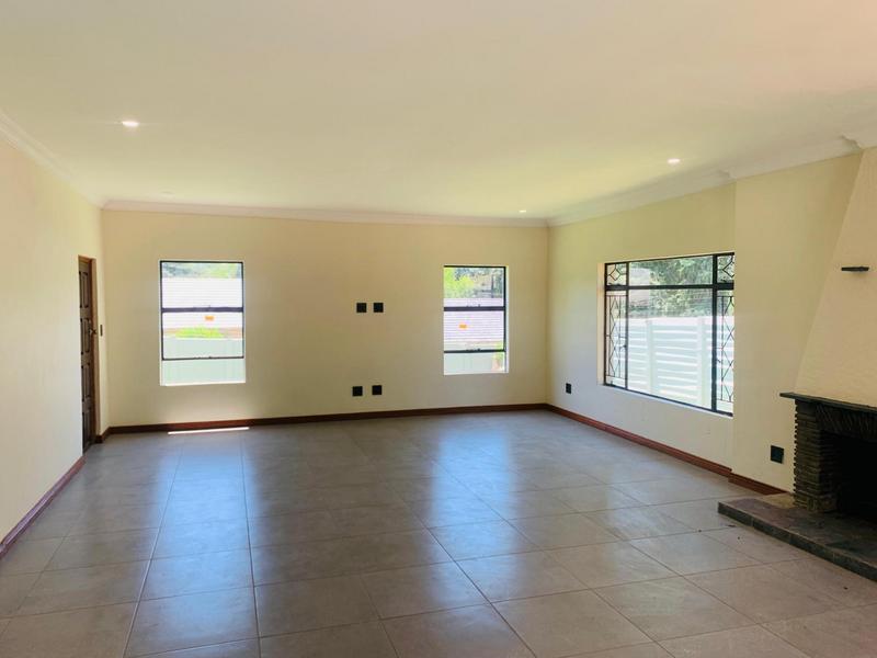 To Let 4 Bedroom Property for Rent in Blairgowrie Gauteng