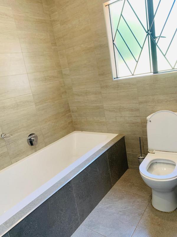 To Let 4 Bedroom Property for Rent in Blairgowrie Gauteng