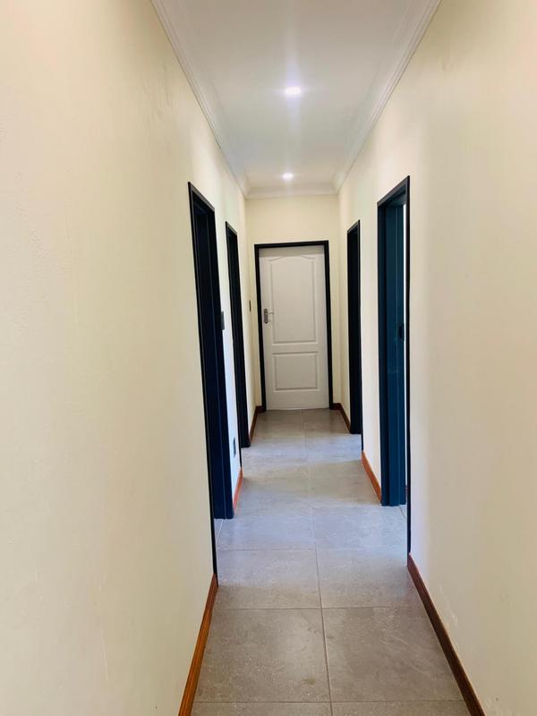 To Let 4 Bedroom Property for Rent in Blairgowrie Gauteng
