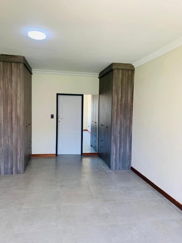 To Let 4 Bedroom Property for Rent in Blairgowrie Gauteng