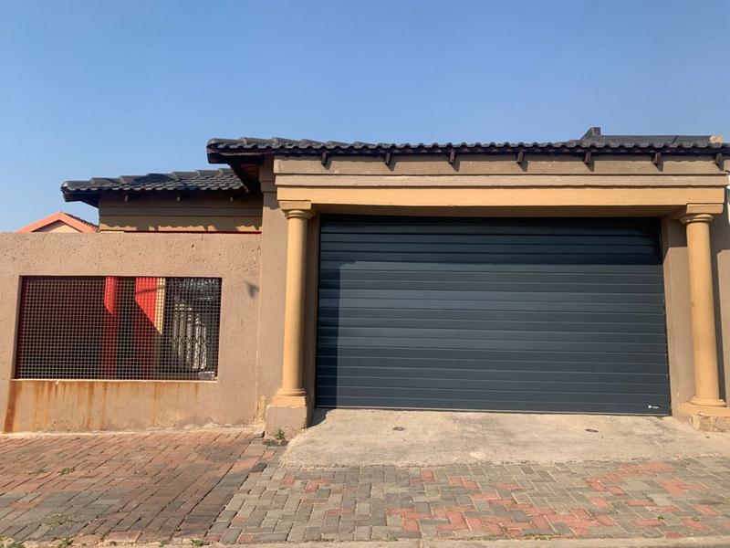 3 Bedroom Property for Sale in Fleurhof Gauteng