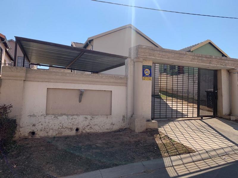 3 Bedroom Property for Sale in Fleurhof Gauteng