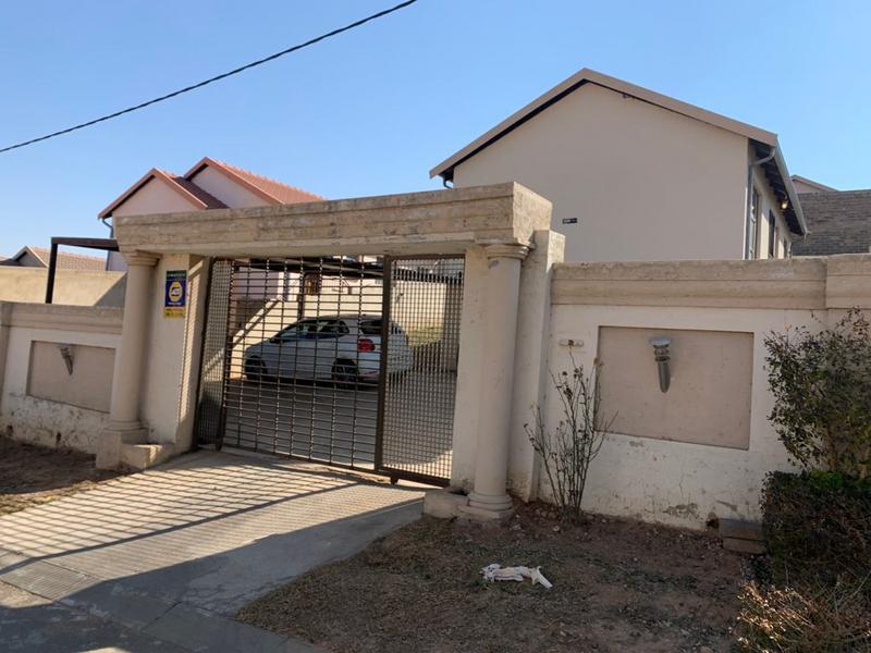 3 Bedroom Property for Sale in Fleurhof Gauteng