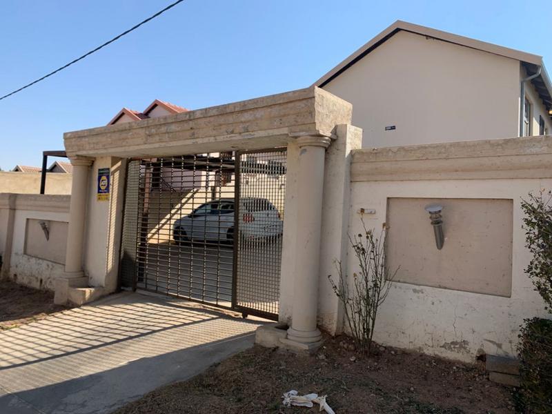 3 Bedroom Property for Sale in Fleurhof Gauteng