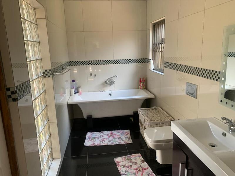 4 Bedroom Property for Sale in Florida Gauteng