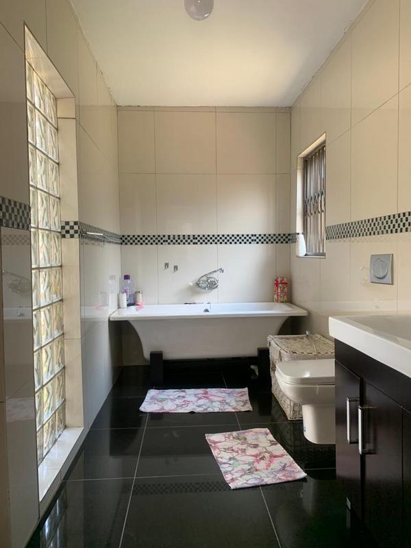 4 Bedroom Property for Sale in Florida Gauteng