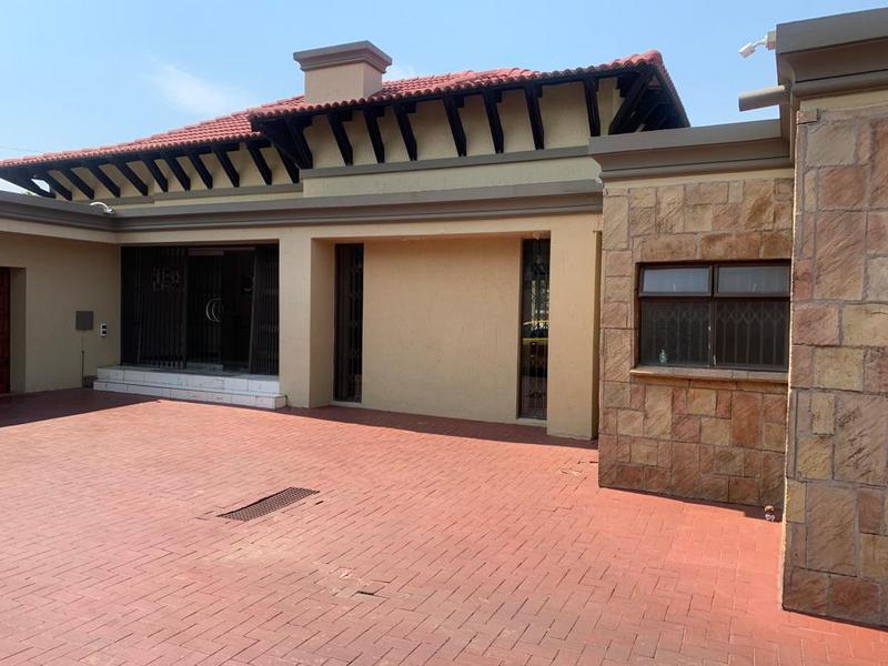 4 Bedroom Property for Sale in Florida Gauteng