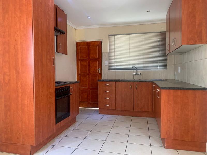 2 Bedroom Property for Sale in Finsbury Gauteng
