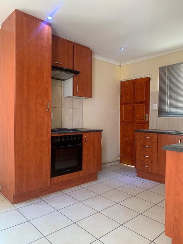 2 Bedroom Property for Sale in Finsbury Gauteng