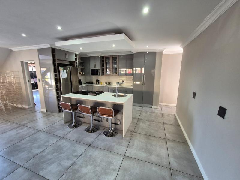 5 Bedroom Property for Sale in Theresa Park Gauteng