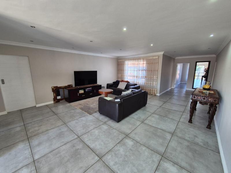 5 Bedroom Property for Sale in Theresa Park Gauteng