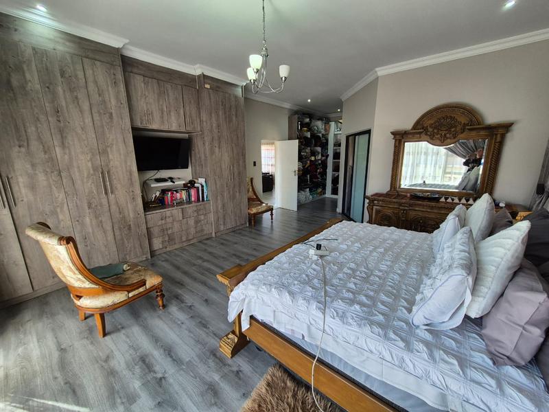 5 Bedroom Property for Sale in Theresa Park Gauteng