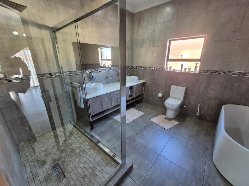 5 Bedroom Property for Sale in Theresa Park Gauteng
