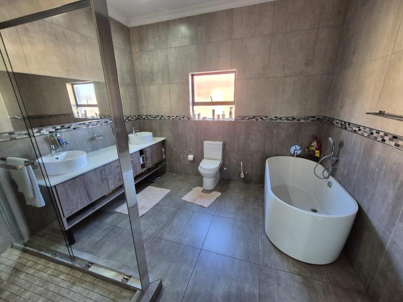 5 Bedroom Property for Sale in Theresa Park Gauteng