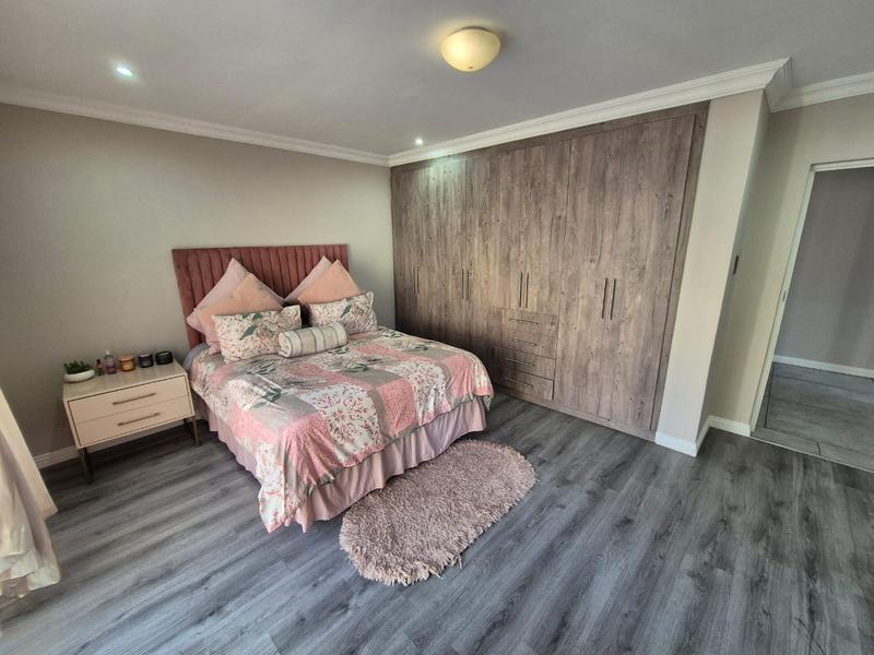 5 Bedroom Property for Sale in Theresa Park Gauteng