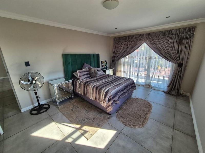 5 Bedroom Property for Sale in Theresa Park Gauteng