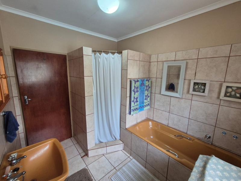 4 Bedroom Property for Sale in Dorandia Gauteng