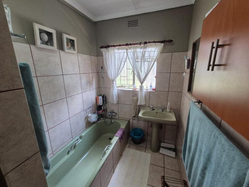 4 Bedroom Property for Sale in Dorandia Gauteng
