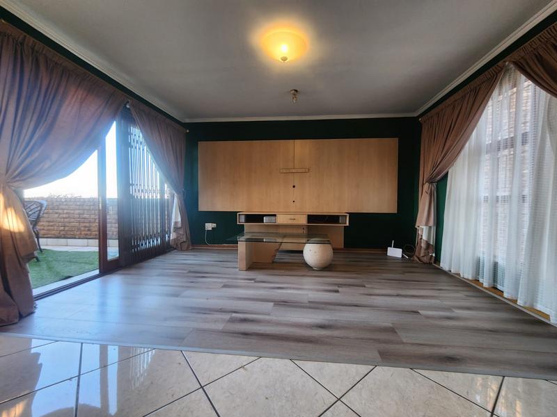 3 Bedroom Property for Sale in Bassonia Gauteng