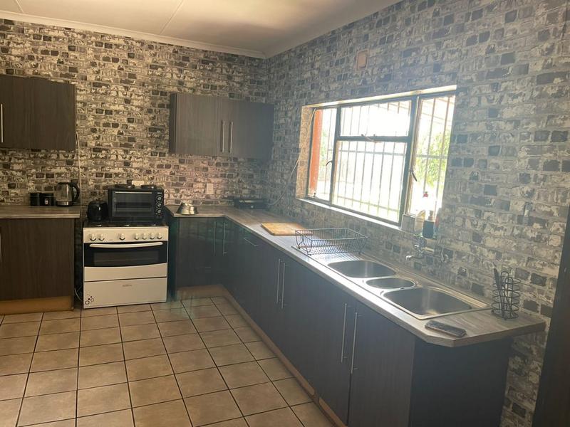 6 Bedroom Property for Sale in Buyscelia Gauteng