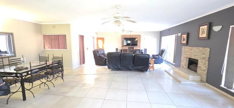 6 Bedroom Property for Sale in Buyscelia Gauteng