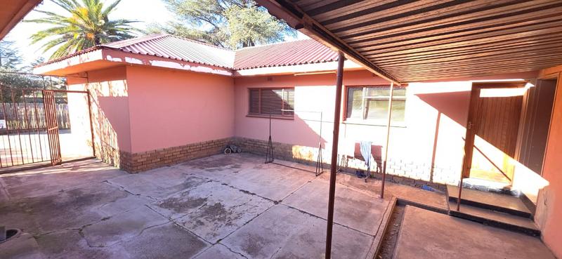 6 Bedroom Property for Sale in Buyscelia Gauteng