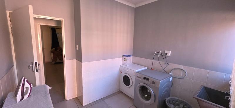 6 Bedroom Property for Sale in Buyscelia Gauteng