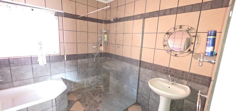 6 Bedroom Property for Sale in Buyscelia Gauteng