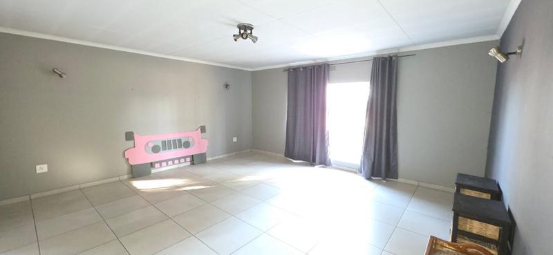 6 Bedroom Property for Sale in Buyscelia Gauteng