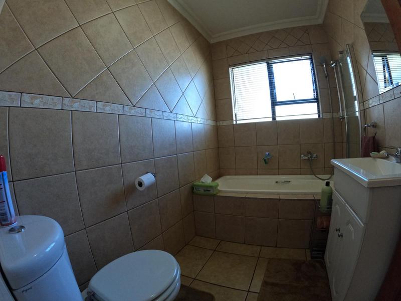3 Bedroom Property for Sale in Greenstone Hill Gauteng
