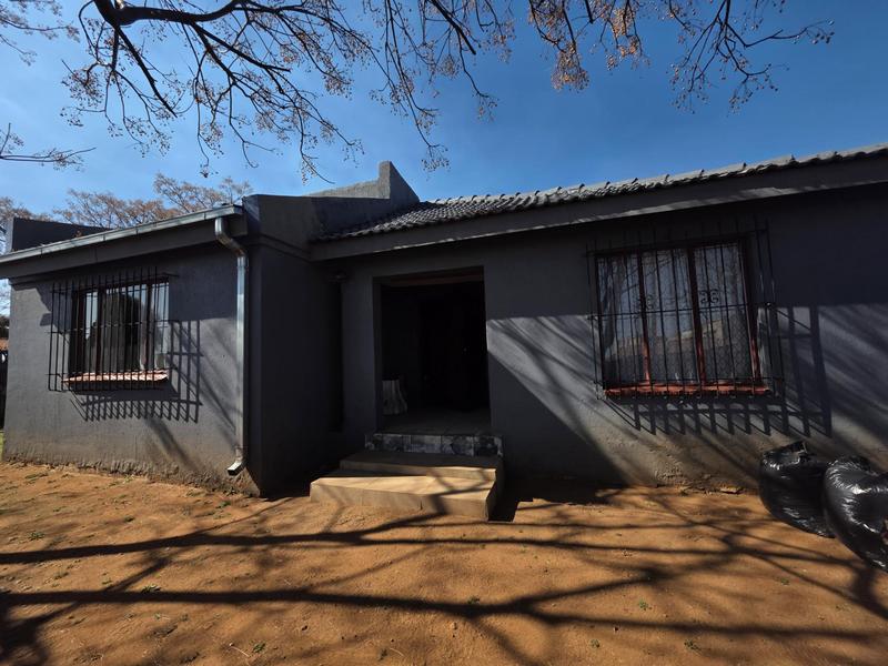 4 Bedroom Property for Sale in Dawn Park Gauteng