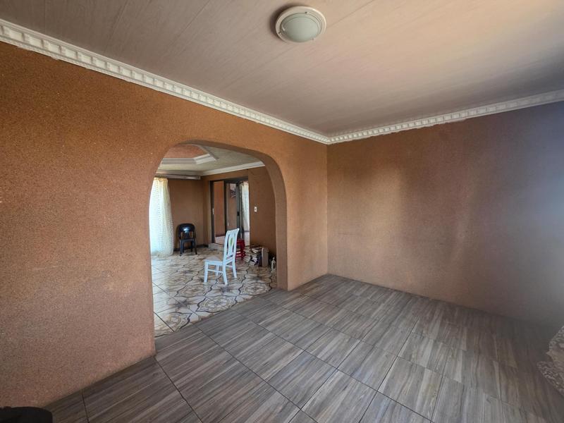 4 Bedroom Property for Sale in Dawn Park Gauteng