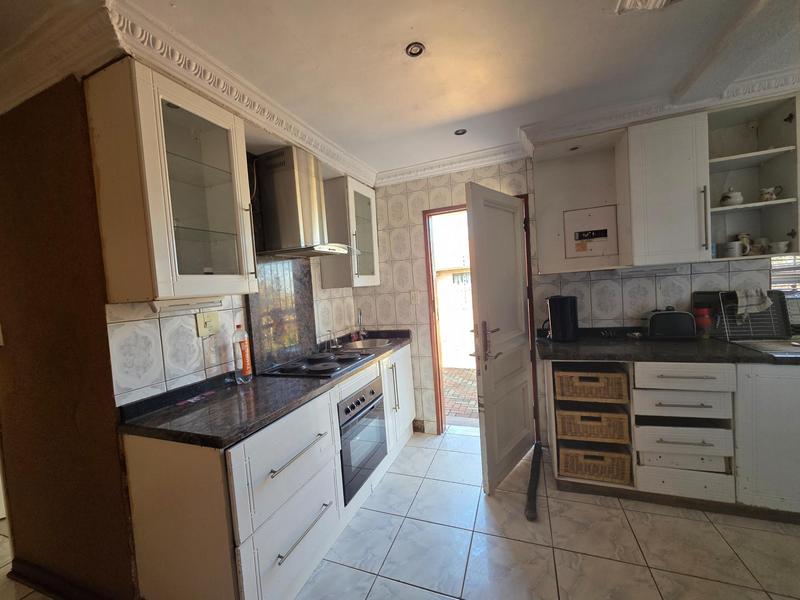 4 Bedroom Property for Sale in Dawn Park Gauteng